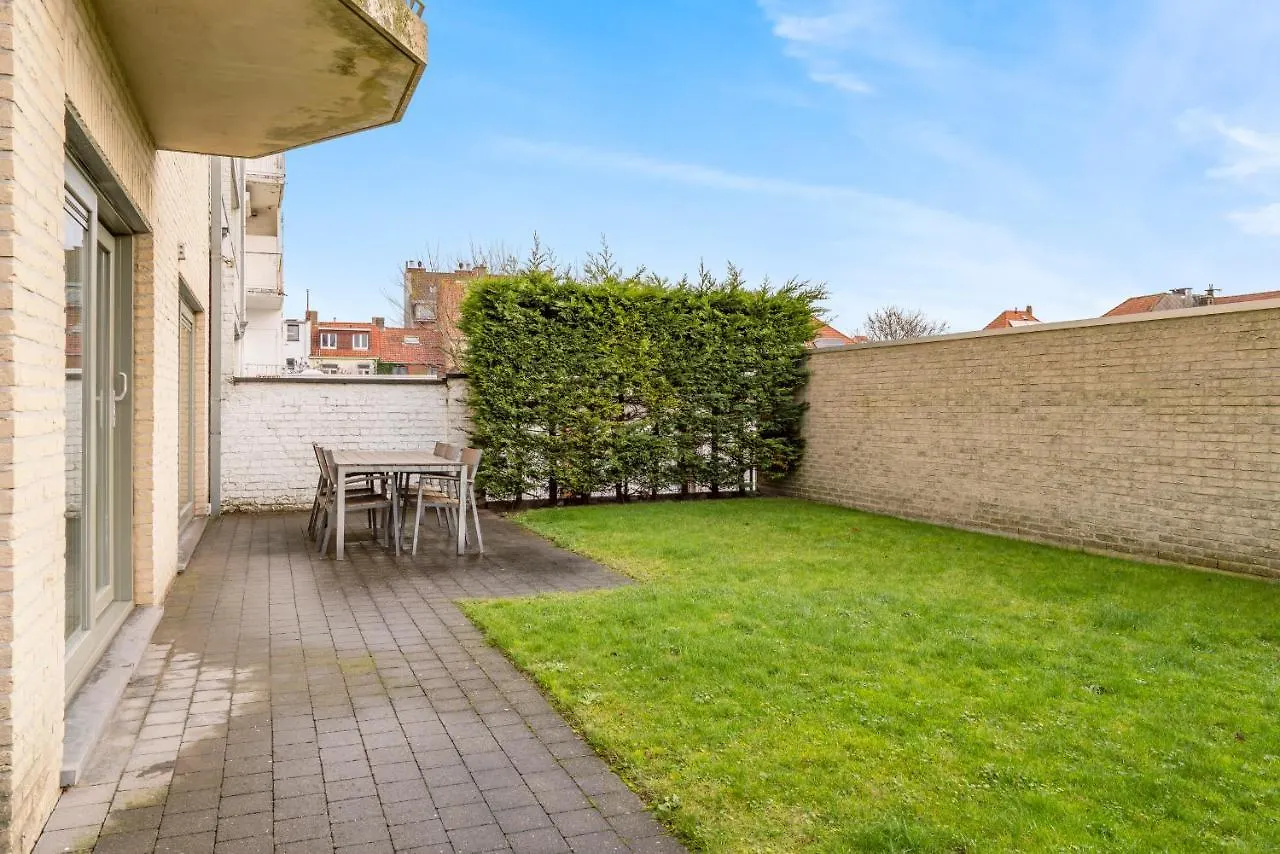 Luxury Apartment With Garden Close To The Beach Ostend Bélgica